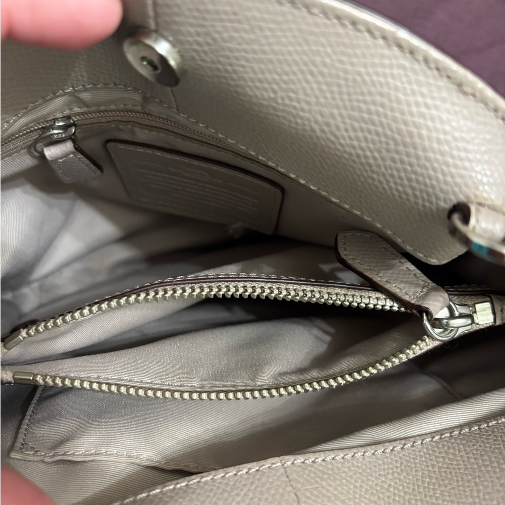 Coach Light Beige Leather Shoulder Bag - Picture 3 of 4